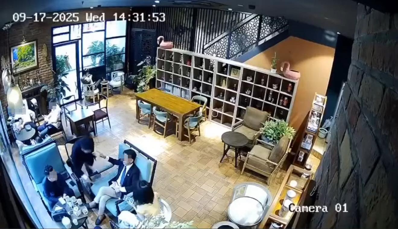 danh nguoi quan ca phe anh 2
