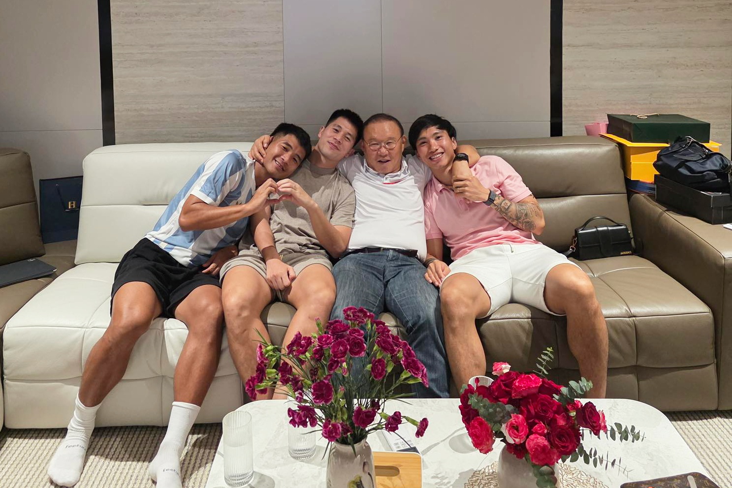 Van Hau, Duc Chinh, Dinh Trong den tham 'bo' Park dip Trung thu hinh anh