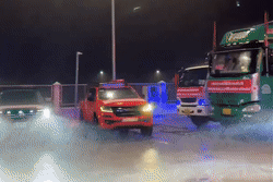 Trang dem dem tung hop xoi ruoc, chiec den pin cho ba con Thai Nguyen hinh anh