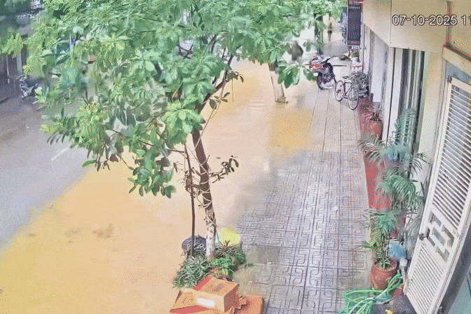 Canh nuoc lu 'nhan chim' ca con pho o Cao Bang trong phut choc hinh anh