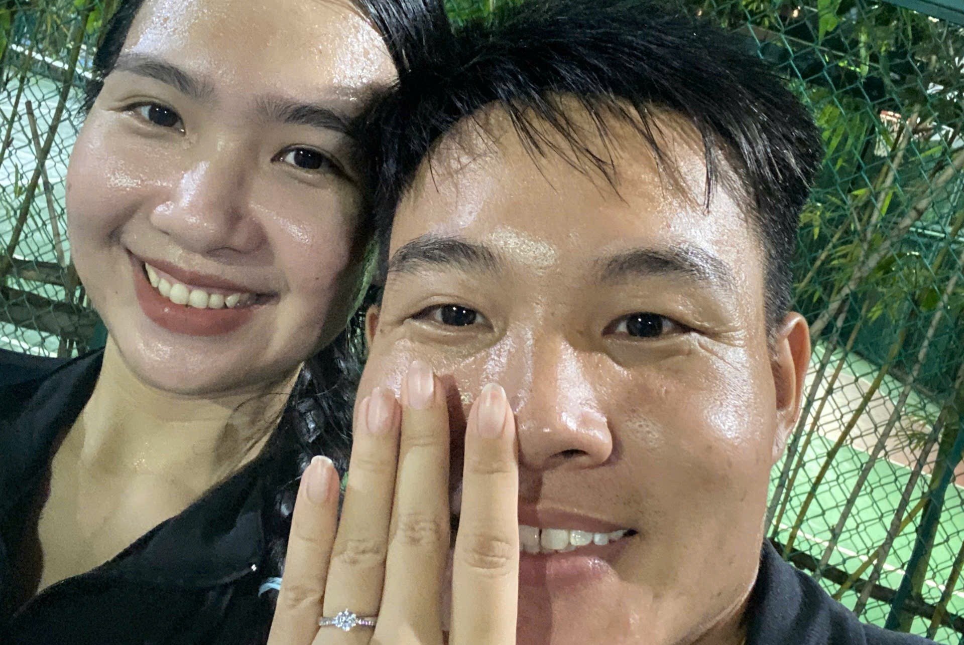 Co gai TP.HCM bat ngo duoc 'thay' cau hon tren san pickleball hinh anh