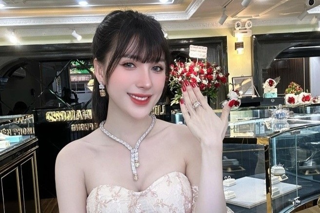 'Phu ba Can Tho' Ngan Collagen lai bi boc me hinh anh