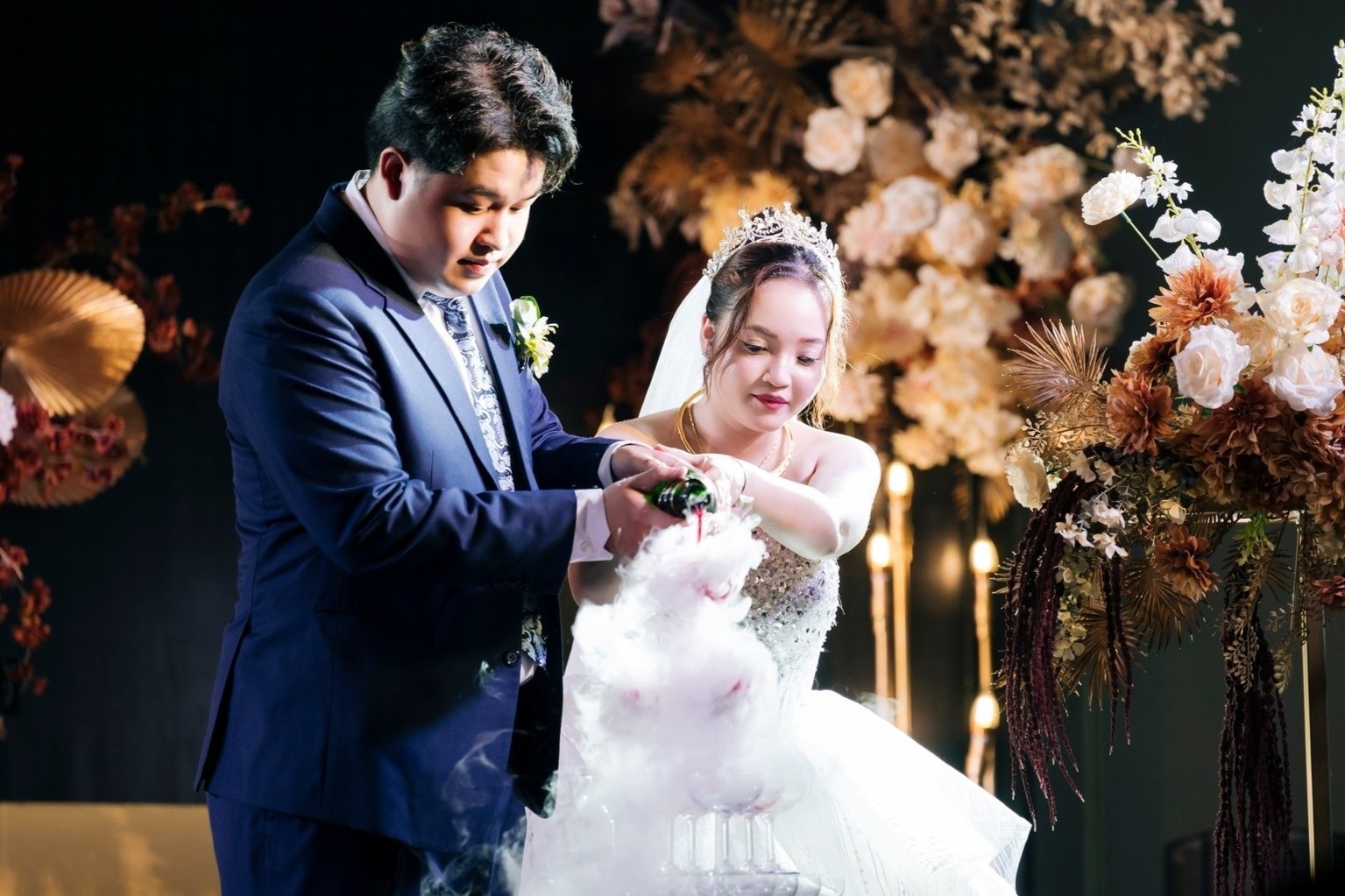 Qua hop khoan an uong, cap doi cung tang can chong mat sau 4 nam yeu hinh anh