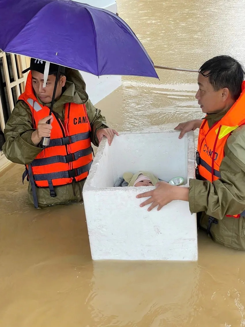 chạy lũ đà nẵng ảnh 1 chay lu da nang anh 1