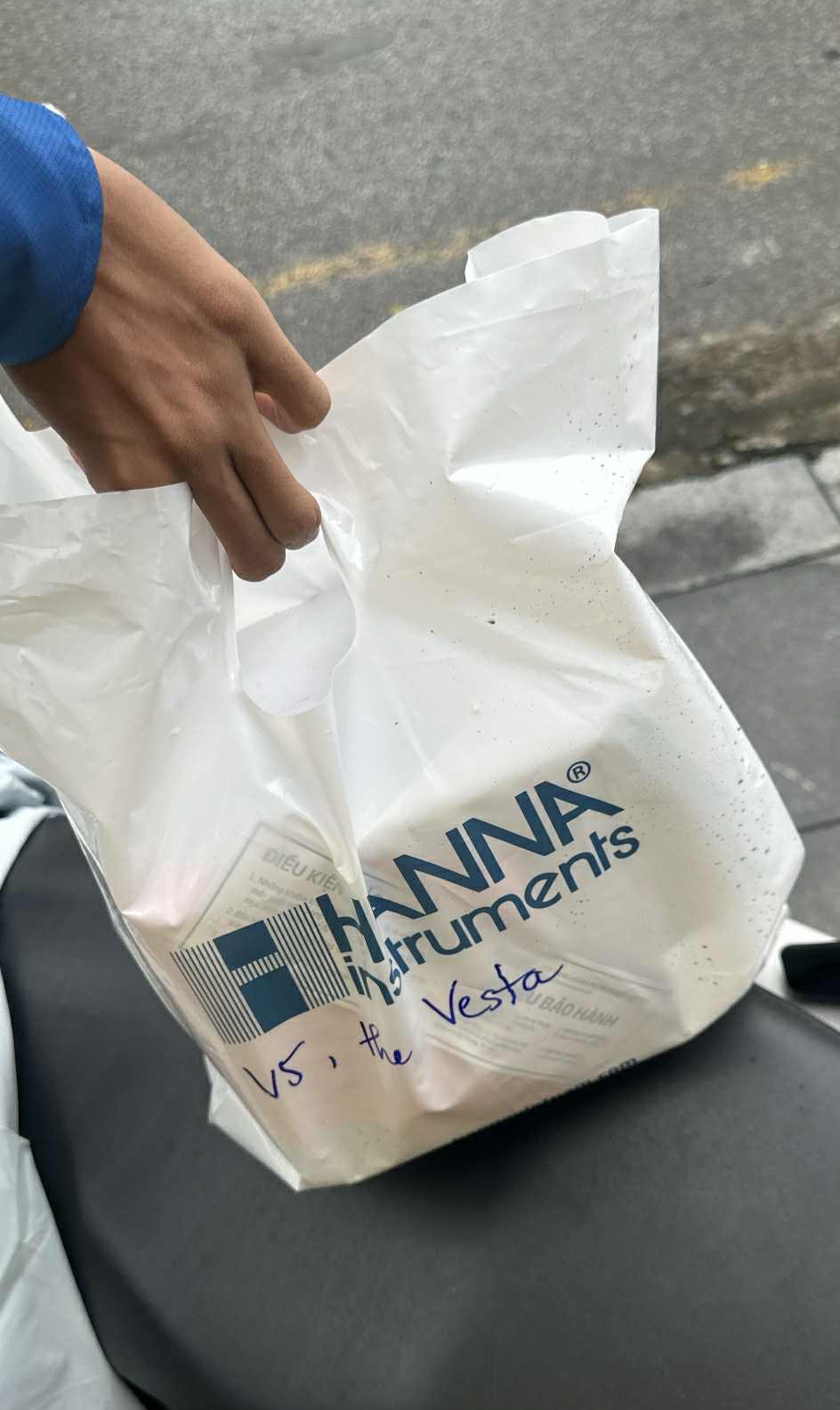 shipper làm rơi hàng ảnh 1 shipper lam roi hang anh 1