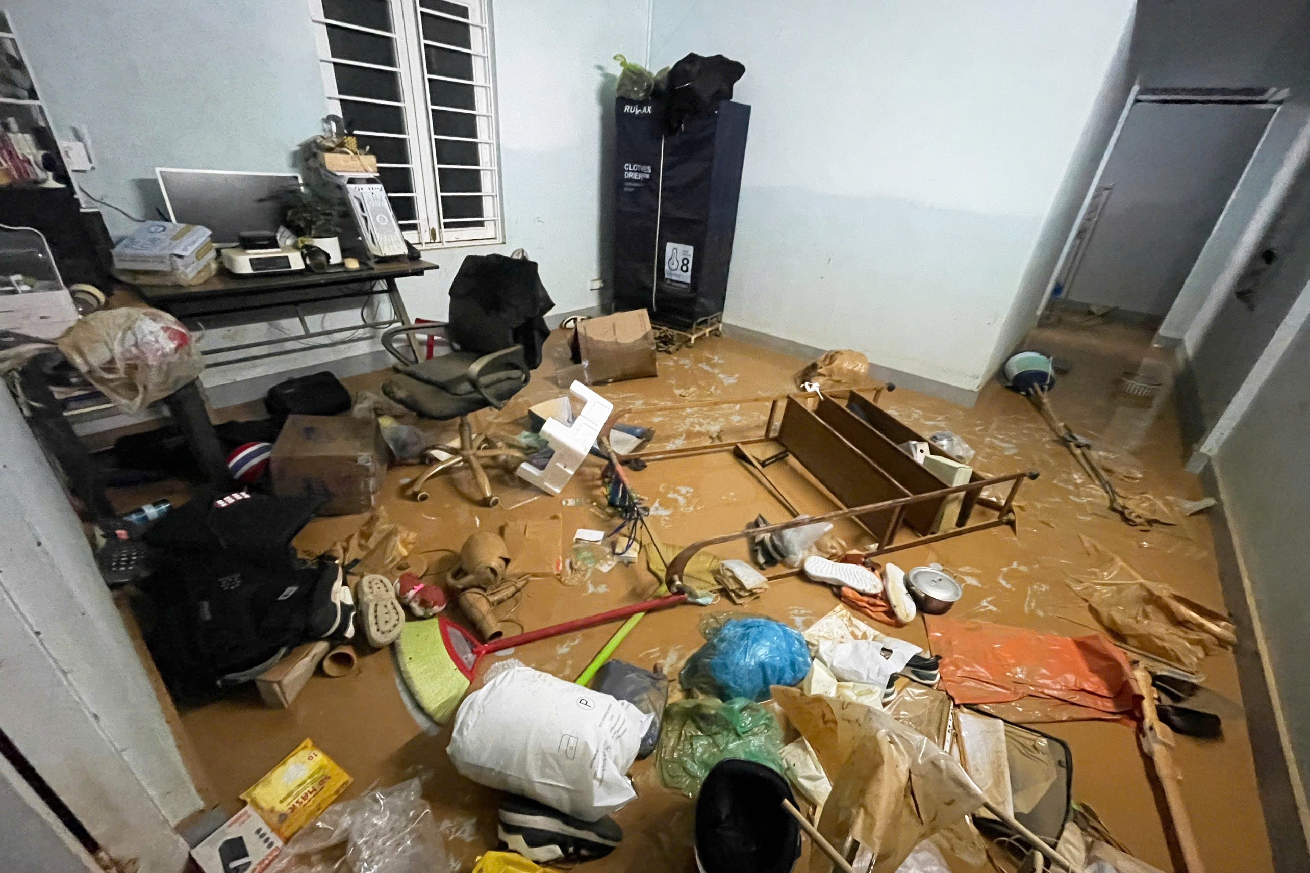 Di cuu ho lu ve, chang trai soc vi nha tro ngap, thiet hai 150 trieu hinh anh