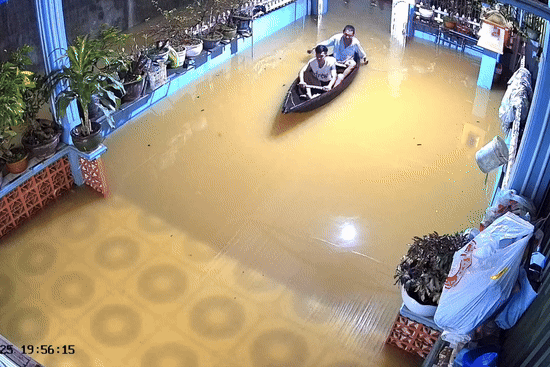 Sang lai oto di lam, chieu phai ngoi ghe ve vi nha ngap ca met o Hue hinh anh