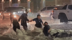 Canh nuoc xiet cuon troi xe may tren quoc lo 1 hinh anh