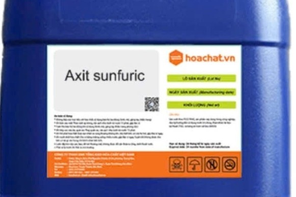 Cong an bac tin gia ve 100 can axit sunfuric bi lu cuon troi o Dak Lak hinh anh