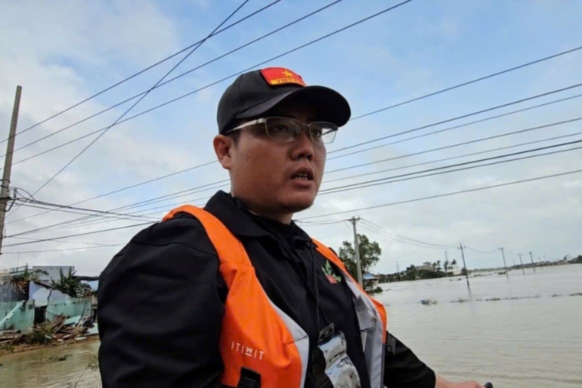 Nhung 'nguoi hung' giua lu du hinh anh