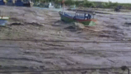 Khoanh khac lu kinh hoang cuon phang tau thuyen cua ngu dan Lam Dong hinh anh