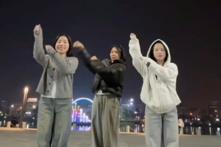 Hai huoc trao luu 'Giang Xuan' tron Noel voi Tet, dan mang xem la cuoi hinh anh