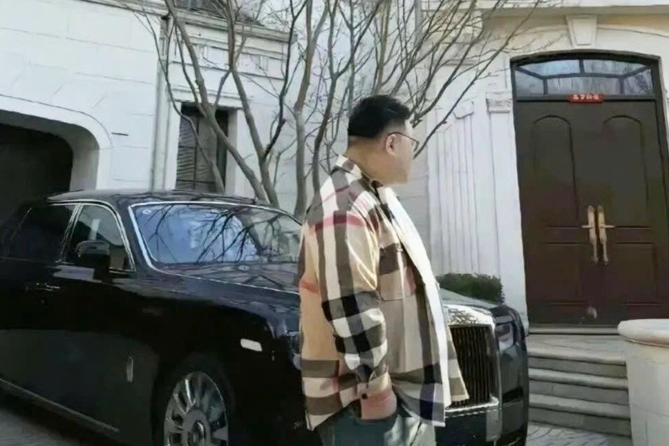 Bai dang tuyen vo gay tranh cai cua ty phu Trung Quoc hinh anh