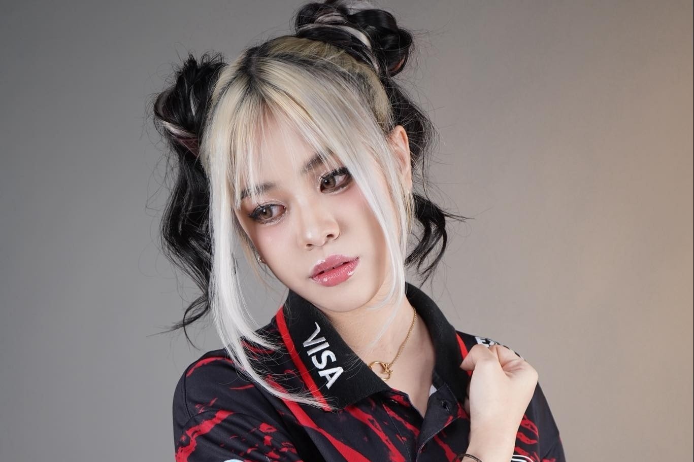 Dong doi len tieng vu hot girl eSports Thai Lan gian lan chan dong hinh anh