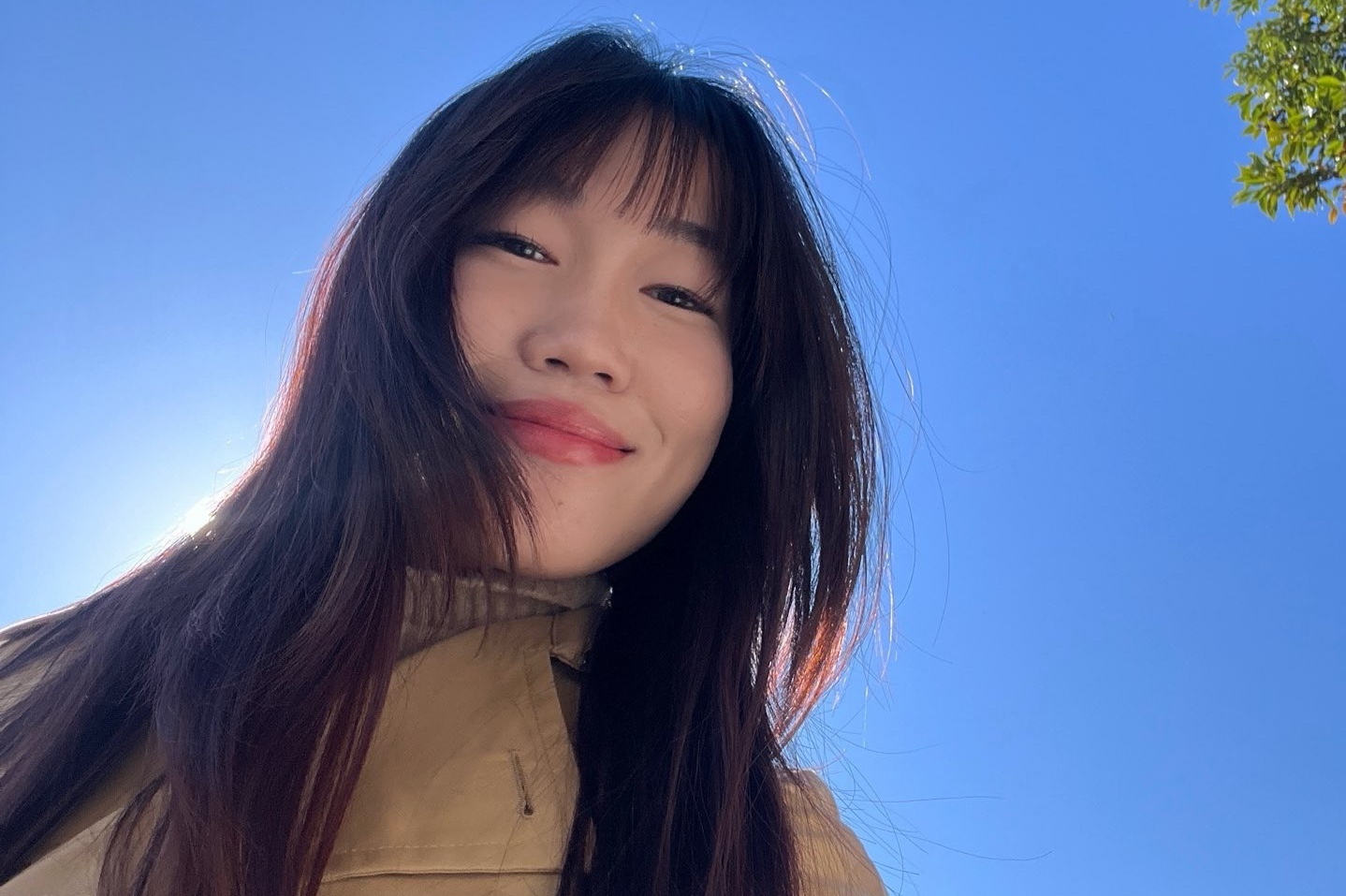 TikToker Le Thuy va chang trai bam nut o 'Ban muon hen ho' gio ra sao? hinh anh