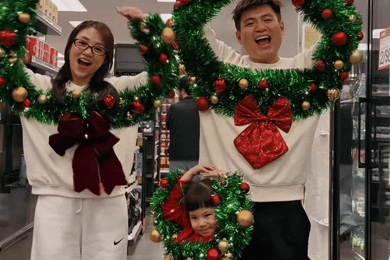 Gia dinh Pam yeu oi du trend 'ao len xau' dip Giang sinh hinh anh