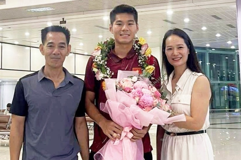 Gia dinh tuyen thu U22 Viet Nam lam 70 mam co an mung hinh anh