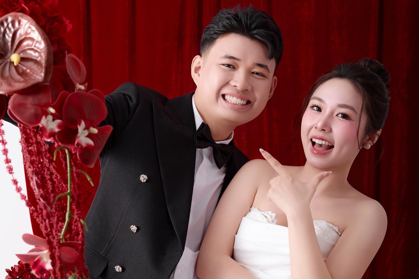 Len mang moi cuoi, chu re ta hoa vi 1.000 nguoi la dang ky hinh anh