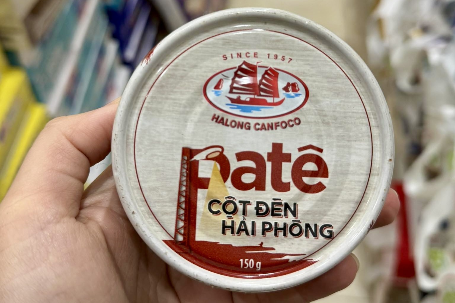 Khach chuc nam an pate cot den, do hop Ha Long phan no hinh anh