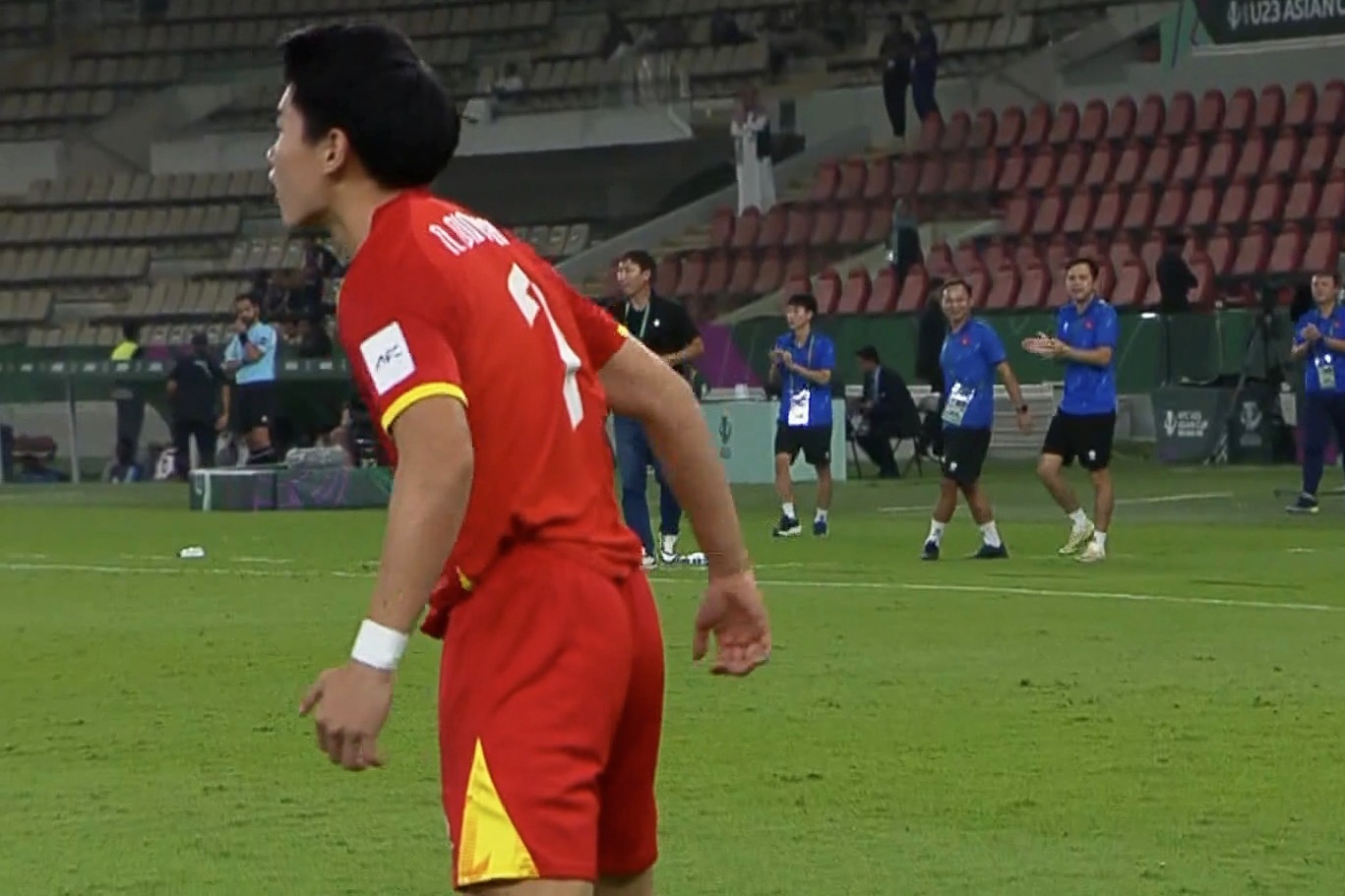 Pha an mung 'siu' cua Dinh Bac viral khap coi mang hinh anh