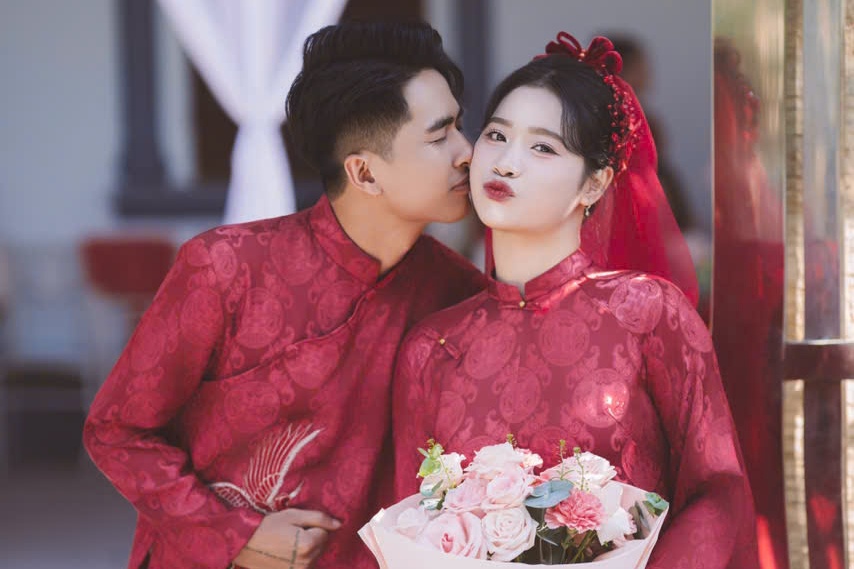 Di chua Ha cau duyen, co gai 'chot don' lay chong sau chua day 1 nam hinh anh