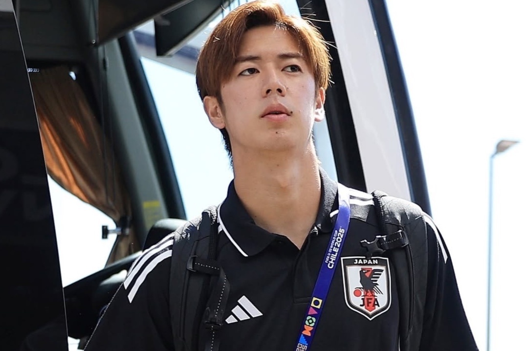 Cau thu dau tien ha guc Li Hao gay sot la ai? hinh anh