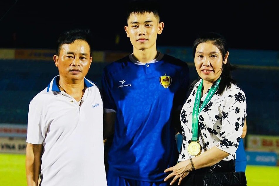 Dem trang o nha Dinh Bac khi U23 Viet Nam quat nga Han Quoc hinh anh