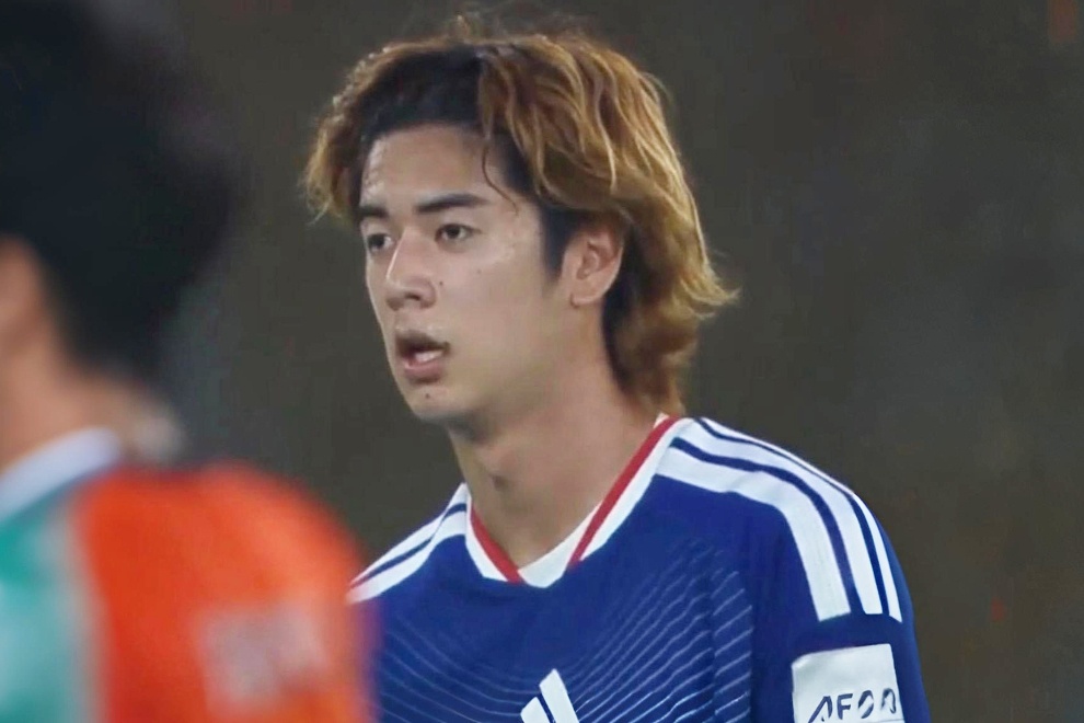 Cau thu dau tien sut tung luoi Li Hao gay sot hinh anh