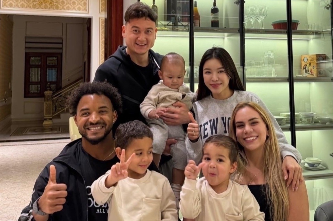 Gia dinh Xuan Son, Van Lam hoi ngo gay sot hinh anh