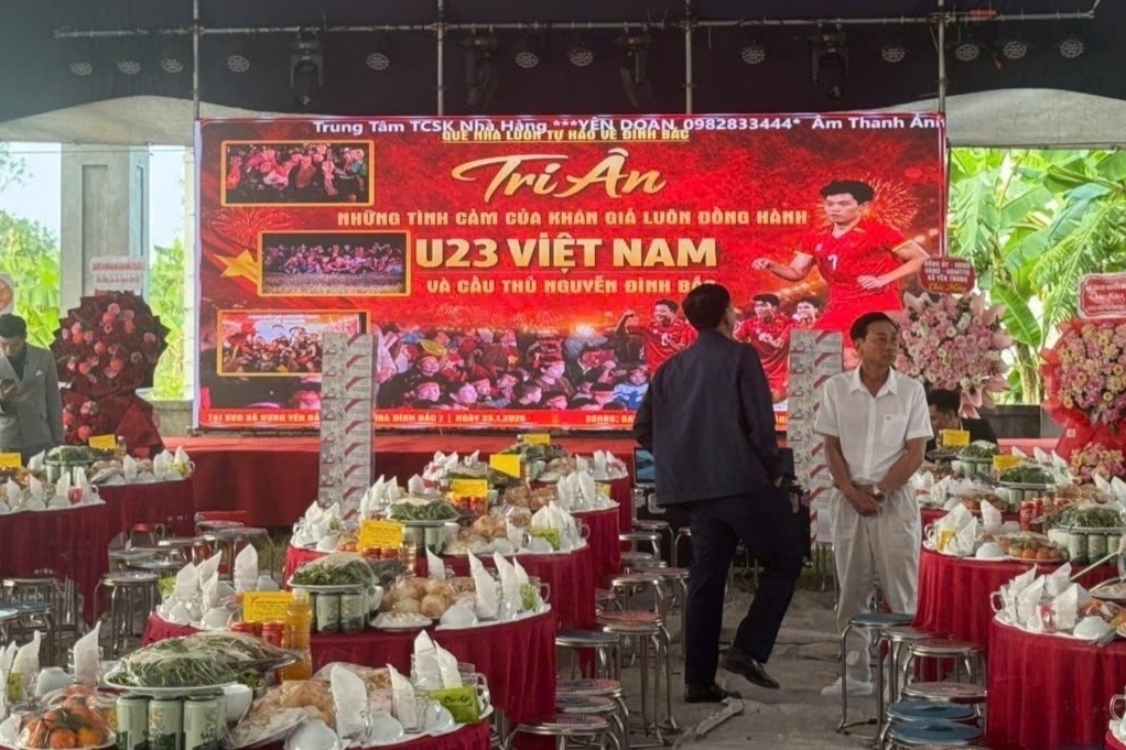 180 mam co nha Dinh Bac san sang tiep dai gan 2.000 khach hinh anh