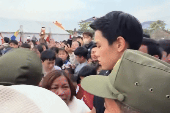 Dinh Bac phai cao loi trong bua tiec gan 2.000 nguoi o Nghe An hinh anh