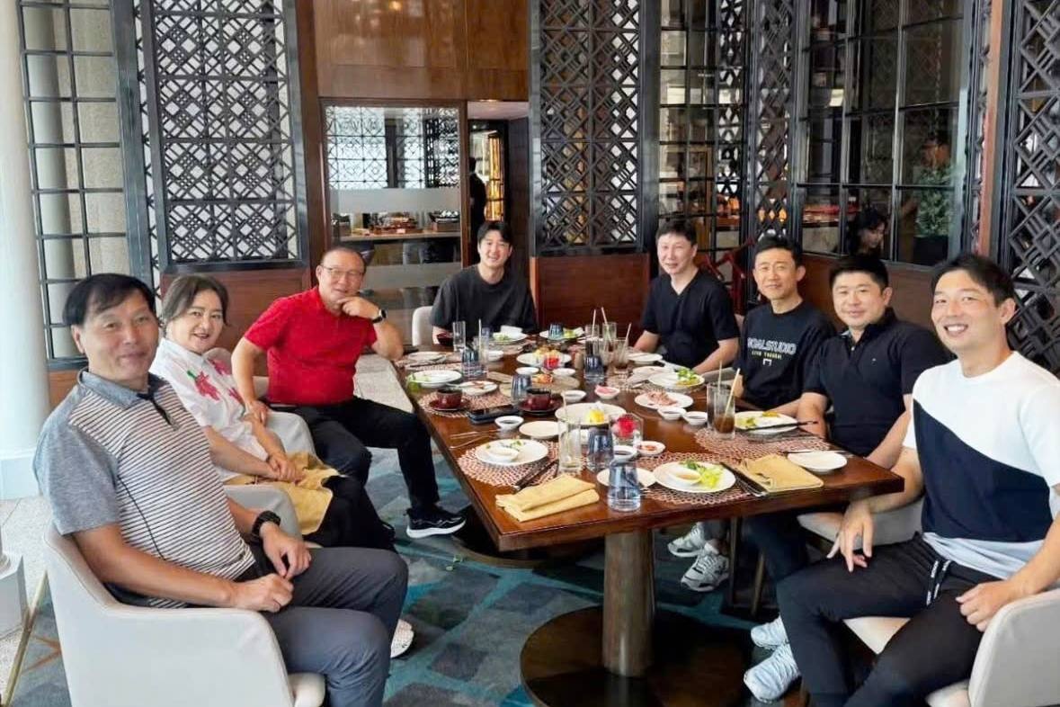 Hinh anh gay chu y cua HLV Park Hang-seo va HLV Kim Sang-sik hinh anh