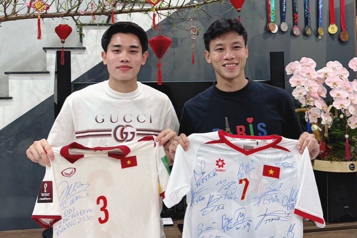 Hoang Duc khoe can ho chuc ty can Tet, Dinh Bac tham nha Que Ngoc Hai hinh anh