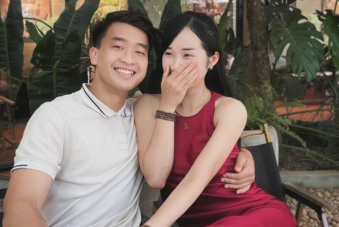 Sac voc ban gai lam giao vien, hon 6 tuoi cua cau thu Tran Danh Trung hinh anh