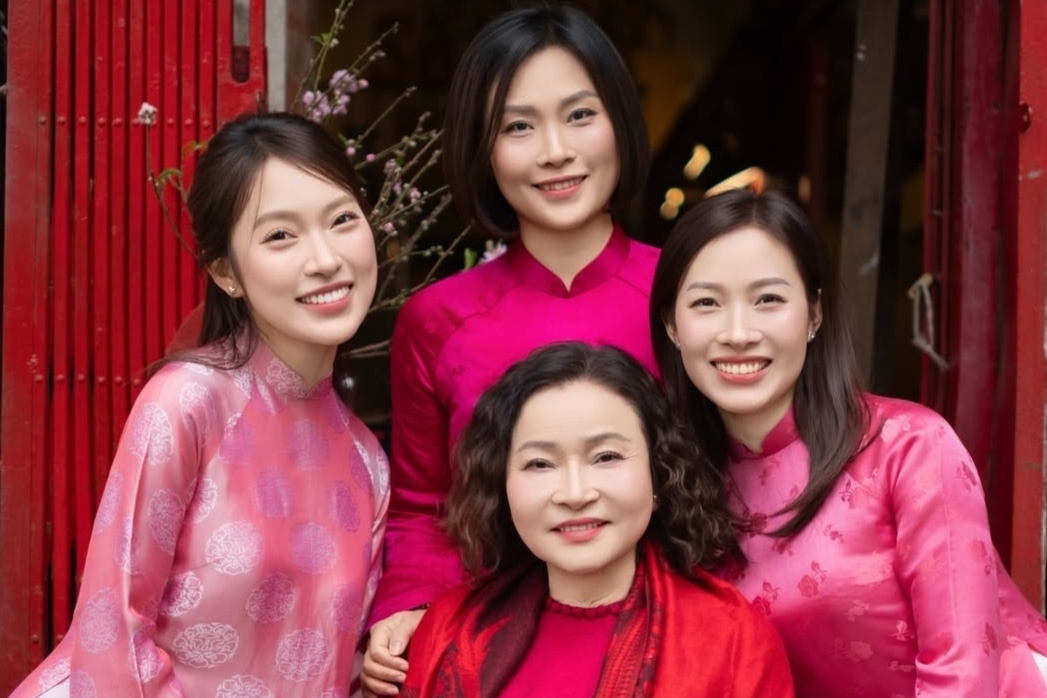 3 chi em 'cuc pham' nha Khanh Vy hinh anh