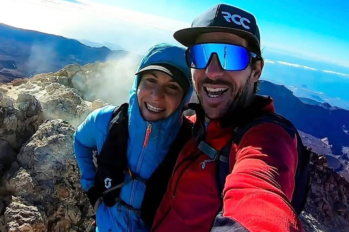 Ban an cho nguoi bo mac ban gai chet cong tren dinh nui cao nhat Ao hinh anh