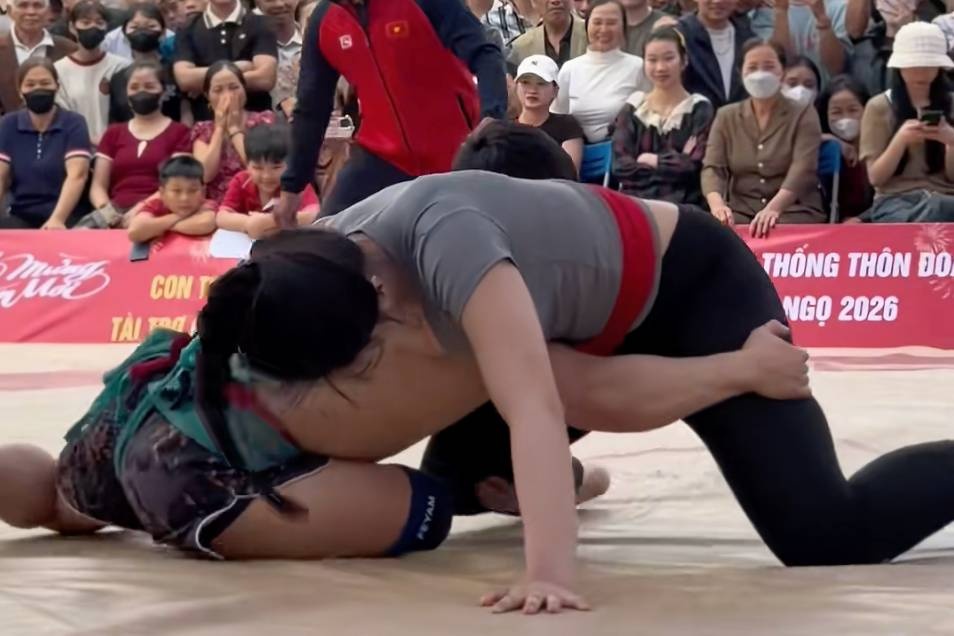 Tran dau kich tinh cua 'quy lun' Dao Hong Son va do vat hot girl hinh anh