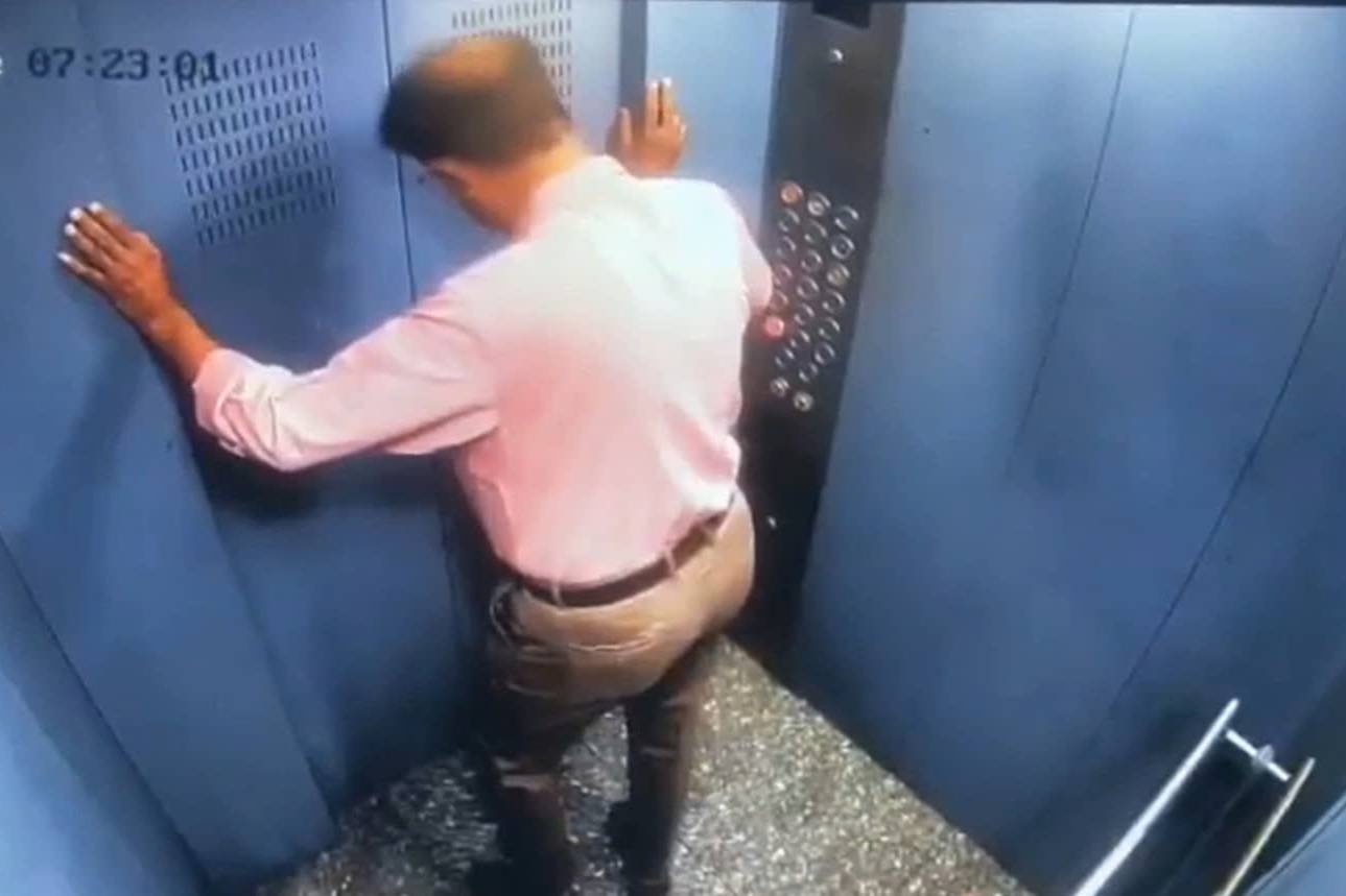 Thot tim canh nguoi dan ong suyt bi thang may nghien nat hinh anh