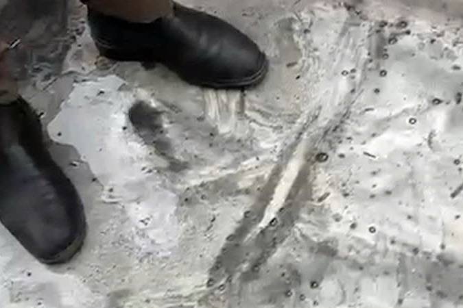 Can canh 'mua den' gay soc o thu do Iran hinh anh