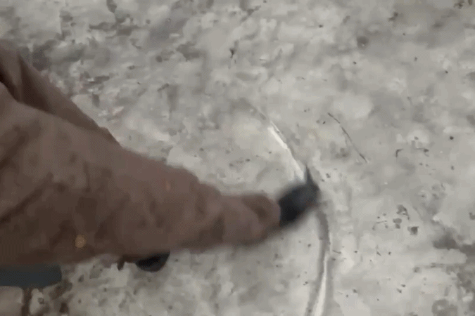 Can canh 'mua den' trut xuong bau troi Iran hinh anh