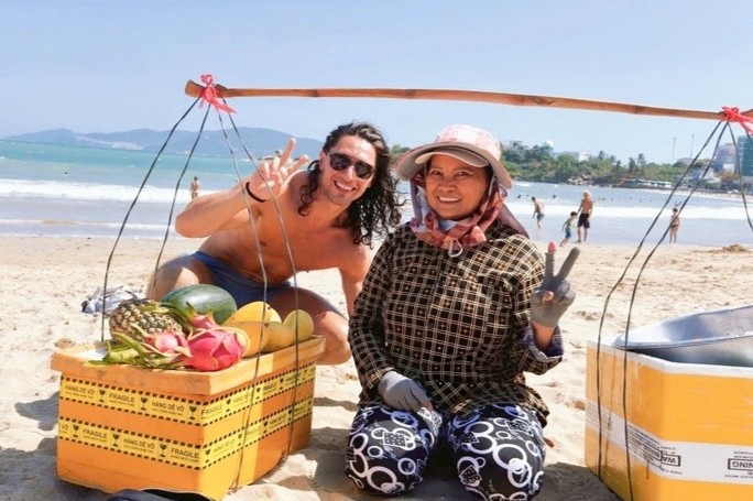 Gap nguoi ban trai cay o Nha Trang co loi rao viral toan cau hinh anh