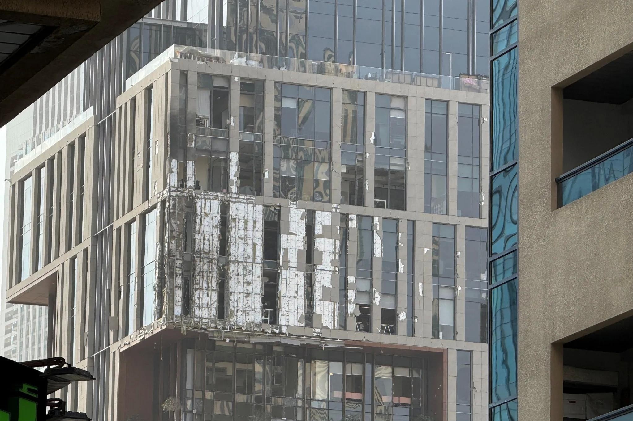 Trung tam tai chinh, toa nha choc troi o Dubai 'thung lo cho' hinh anh