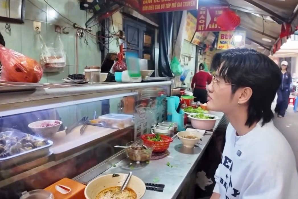 Dan mang tranh cai to bun rieu 80.000 dong o cho Dong Xuan hinh anh