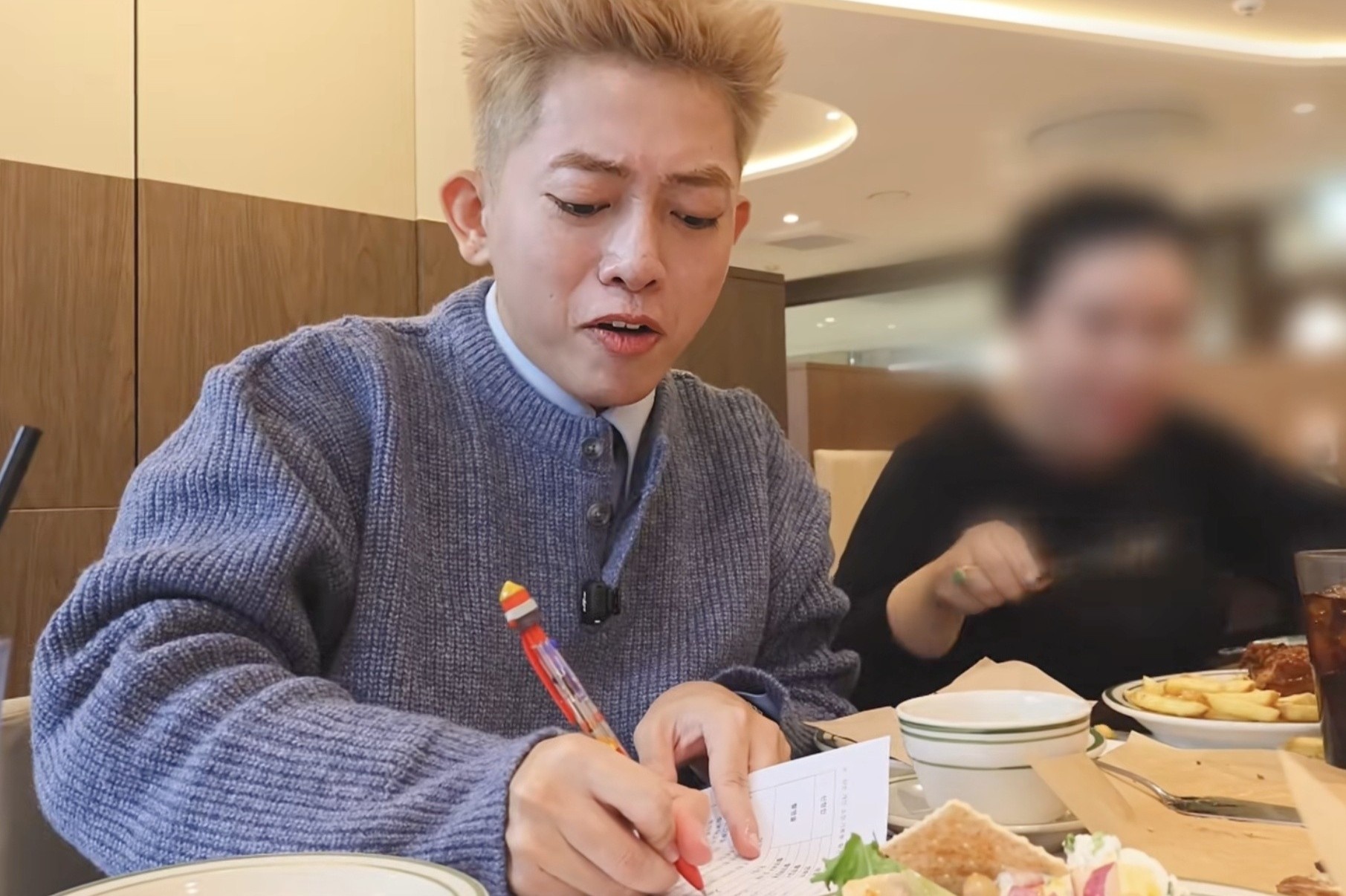 TikToker Viet 1,9 trieu follow phai ky 'bien ban' o nha hang Han Quoc hinh anh