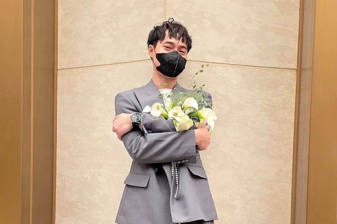 Van Toan bat duoc hoa cuoi cua MC Mu Tat va Duc Huy hinh anh