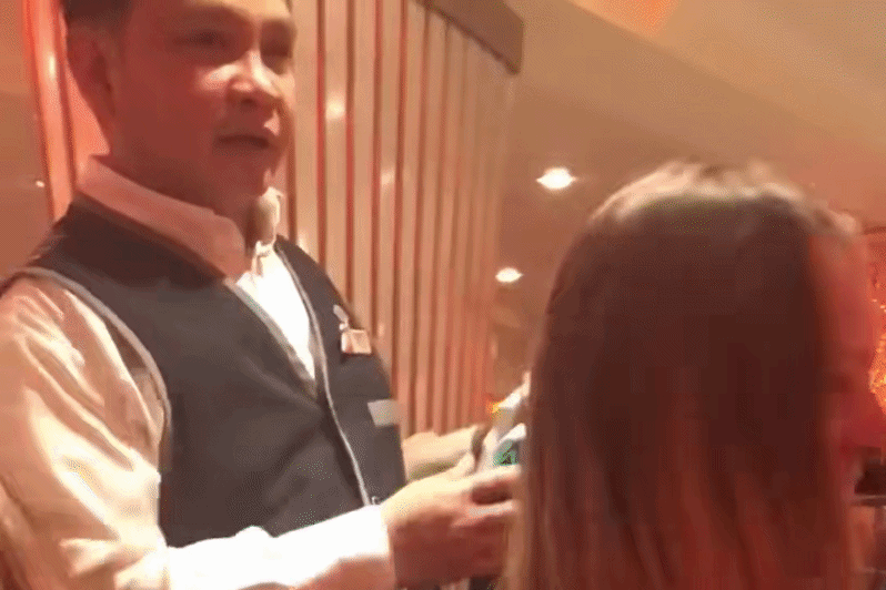 Nu chinh 'xit keo' vi chua duoc cau hon da co nguoi hat chuc mung hinh anh