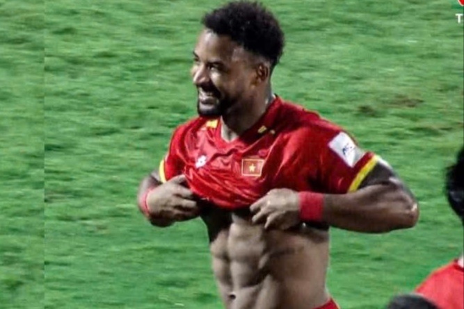 Xuan Son hoi con trai: 'Bo co beo khong?' hinh anh