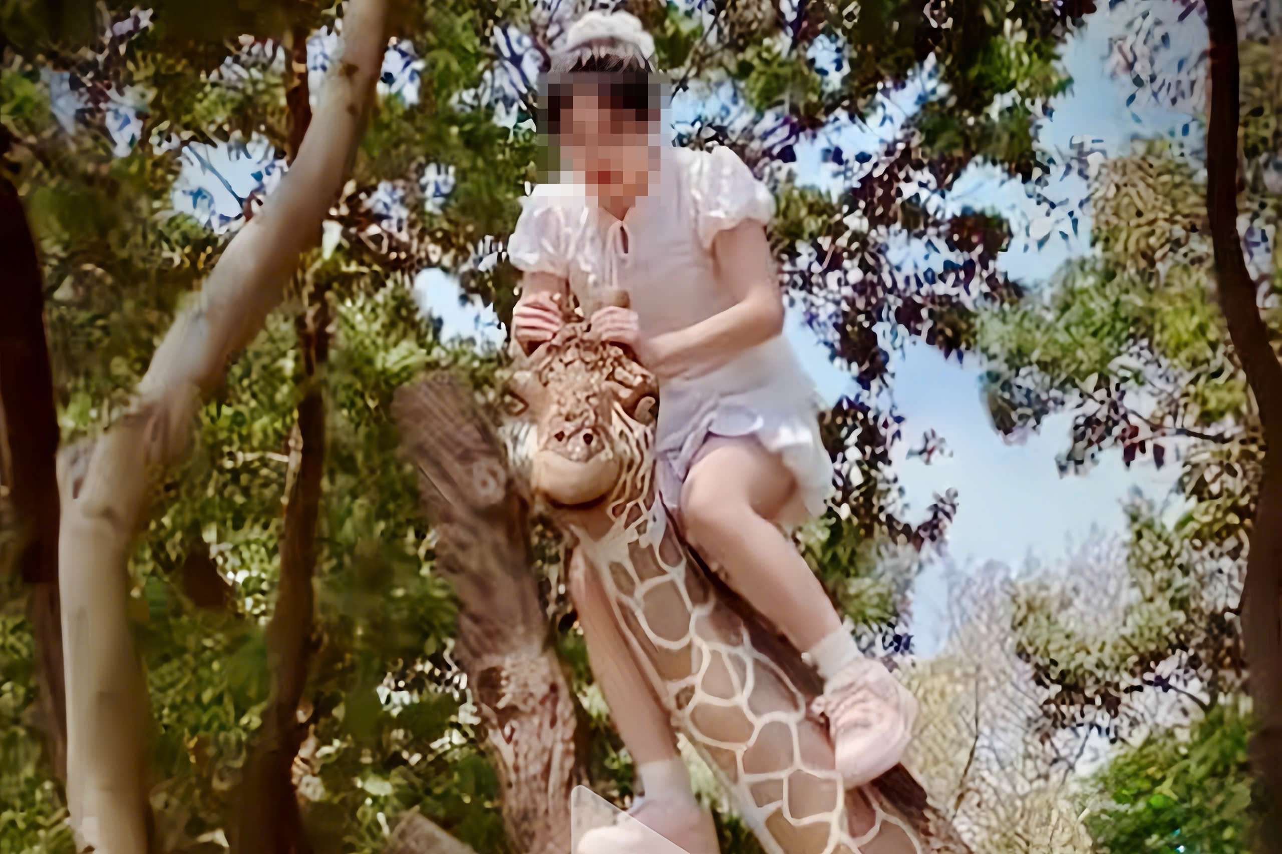 Thao Cam Vien nhac nho du khach vi loat clip lan truyen MXH hinh anh