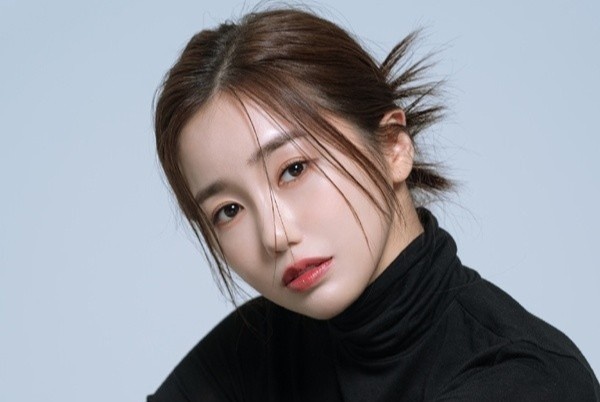 Co gai Han Quoc gay tram tro vi song nhieu 'cuoc doi' hinh anh