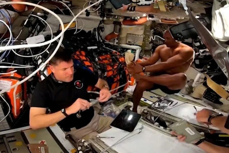 NASA voi cat song vi phi hanh gia coi do 'tam' giua khong gian hinh anh